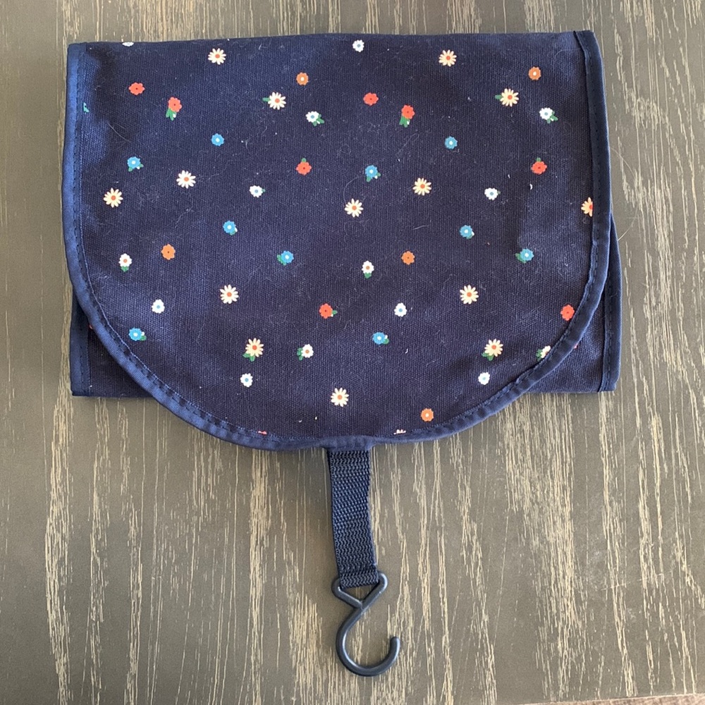 ban.do hanging travel makeup case